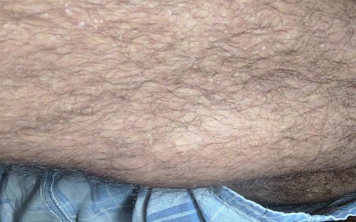 Stink HairyMale: Sborra sui miei piedi, da vicino alcune parti del mio...
