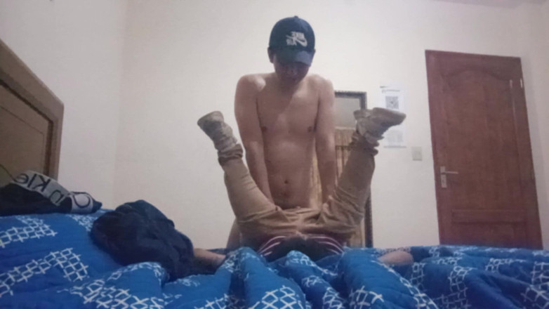 Moo DBOXXX: 我们每天都和岳母在一起，我们为了能做爱而逃跑，她的老公什么都不知道