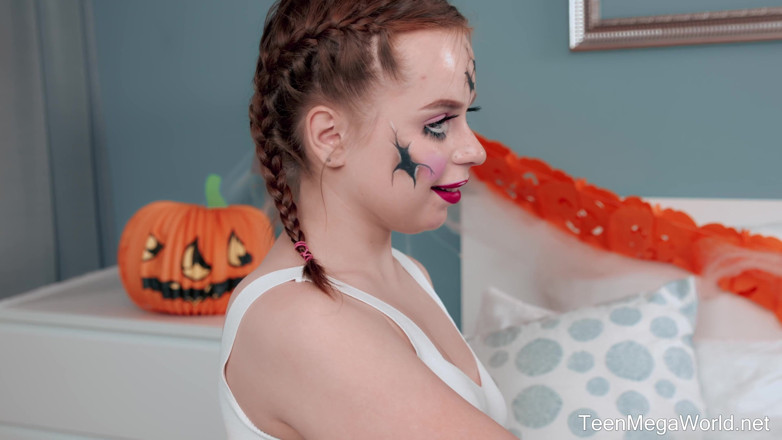 Teen Mega World: Eksperimen pedas pada Halloween