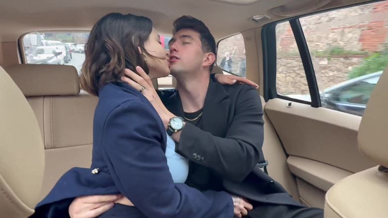 Valentino Roca TV: 運転手を招いた3Pで中出し潮吹き