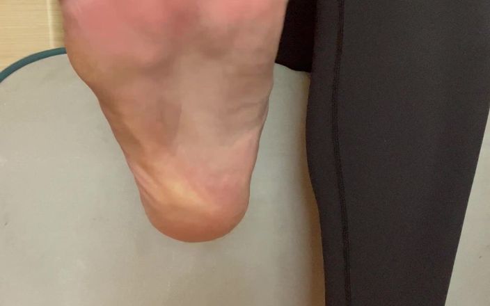 Feet: Show Feet