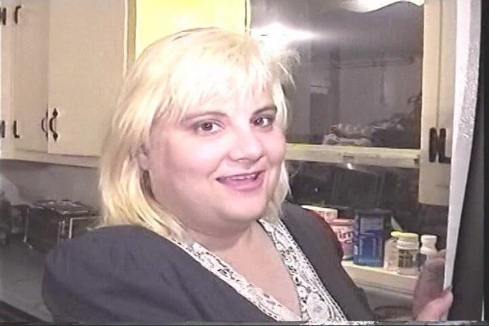 EroticEntertainment.Club: Blonde MILF lutscht dicken schwanz und reitet dann hart