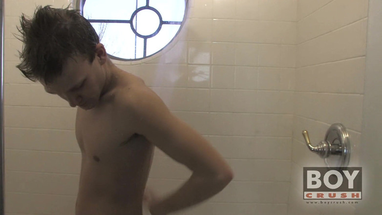 Boy Crush: Alec Showers off