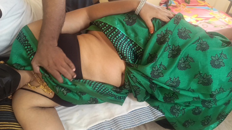 Palani69: Video viral tante mesra-mesraan pakai kain sosis warna hijau 3
