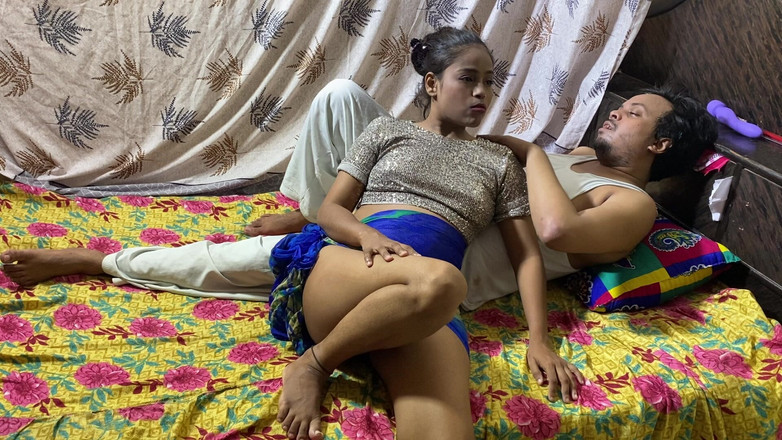 18 year old Indian: Настоящая 18-летняя индийская тинка, романтический грязный разговор и секс