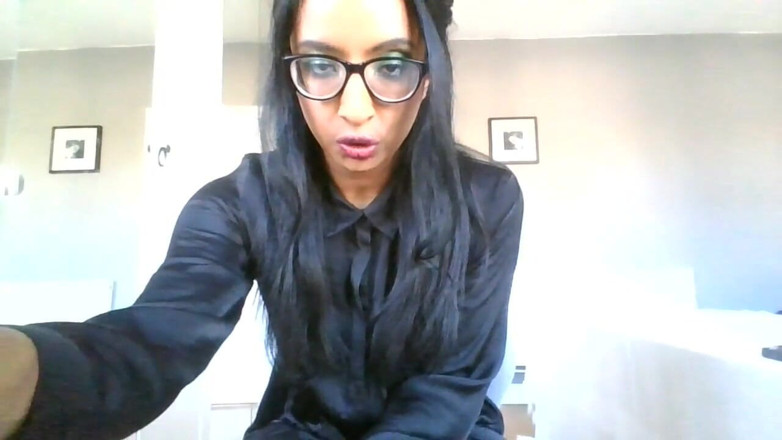 BabeXX69XX Asian MILF: Specsy bibliothecaresse Joi en klaarkomen op tieten