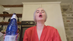 Faith Eros: Macecha saje láhev - krk fetiš, hrdlo fetiš