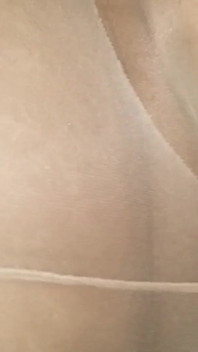 Dc3 la ragazza in collant gioca con suo marito a letto