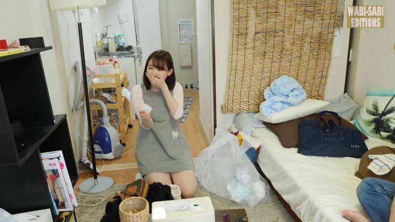 Wabi-Sabi Editions: Ma vieille voisine magnifique qui voit dans ma chambre sa...