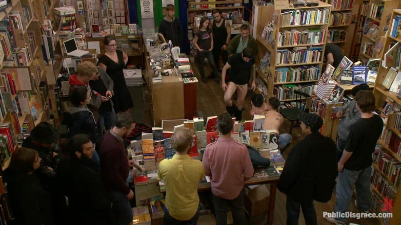 Public Disgrace by Kink: Hiệu sách nện