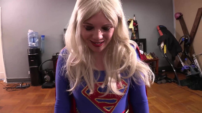 Evangelines Fetish: Blonda Supergirls avsugningar