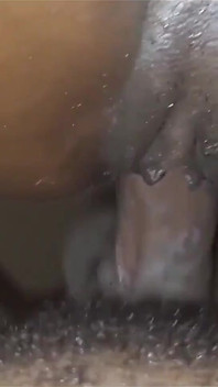 Üvey erkek kardeşimin karısıyla odalarında ıslak suyu damlayan amcığında korunmasız seks