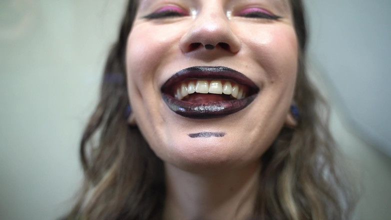 Rarible Diamond: Beija uma garota gótica do espelho