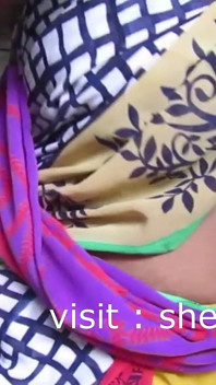 Servent tamil ciocia boob pressing właściciel domu