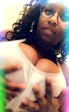 Diamond: मुझे व्यायाम करना चाहिए था, लेकिन मुझे लगता है कि इस ब्रा में अपने स्तनों का आनंद लेने के लिए अपने समय का बेहतर उपयोग किया गया था। तुम्हारा क्या विचार है