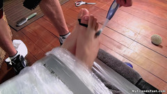 My friends feet: 6'2" Jack Mchawk auf dem Kitzelstuhl betroffen