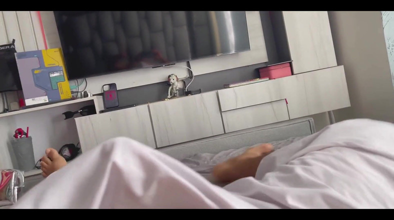 Jenifer Play: Я узнаю, что моя двоюродная сестра носит короткое платье для фильмов, и я трахаю ее