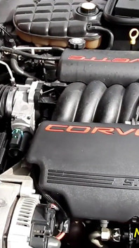 Corvette revving robi jej silnik gorący