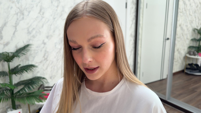 Arisha Mills: Enteada Anda Sem Calcinha E Implora Para Eu Transar Com...