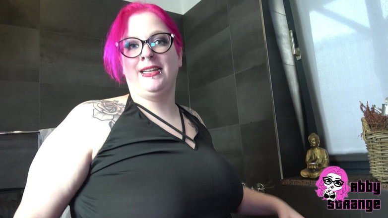 Abby Strange: ¡Escalada de orina! Me tiro un en la cara de...