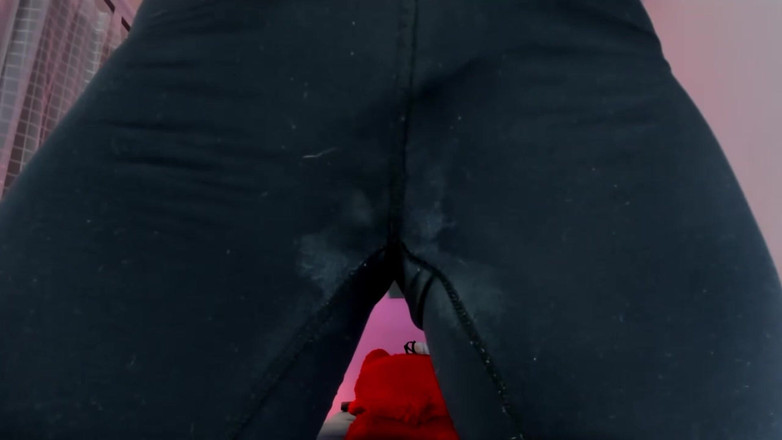 Niki Fox: Fışkırtıyor ve yoga pantolonuma işiyorum