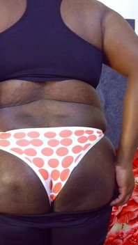 Sissy bBW strippt enge hose, Twerks, nimmt dildo & kommt hart