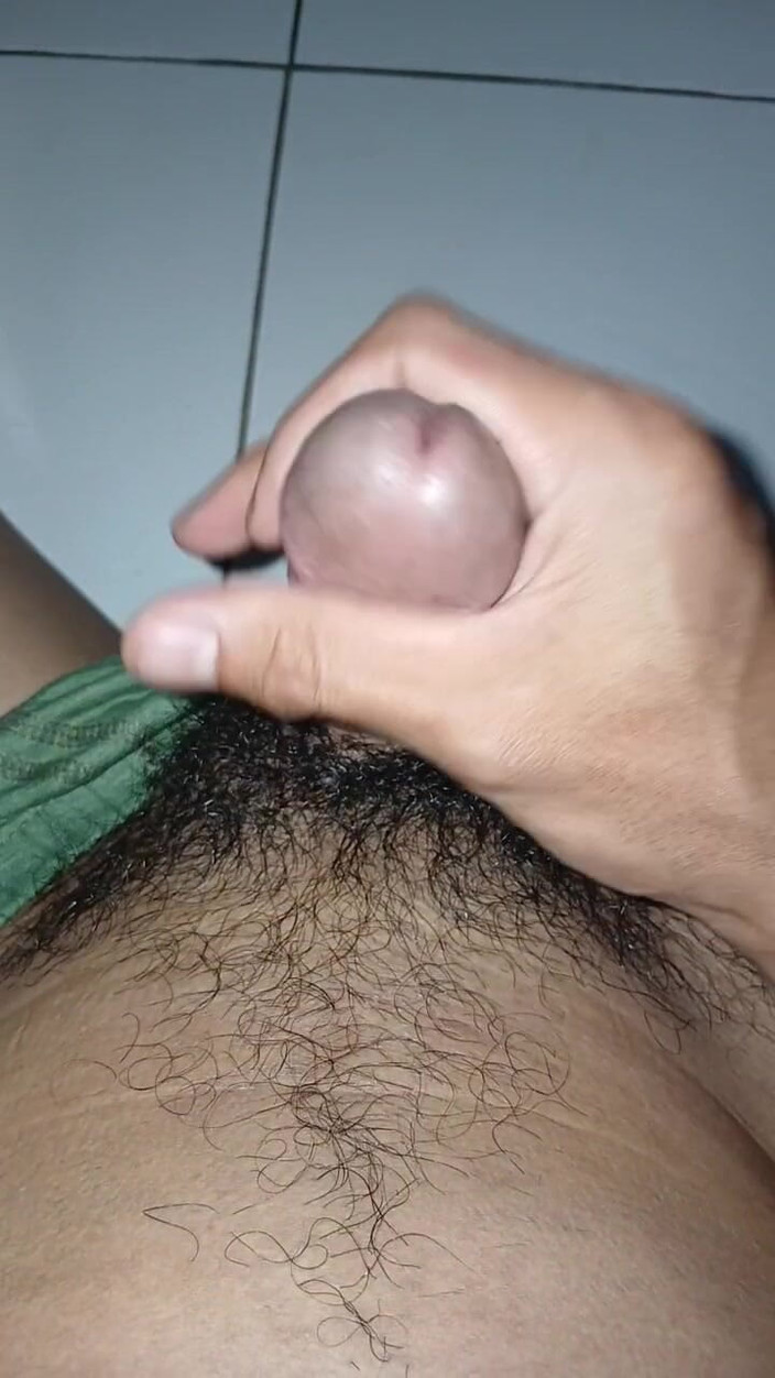 Amazingbeautycum: Con Un Empleado De Un Minimercado Tras Masturbarse