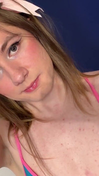 Femboy-schlampe mit zöpfen verliert ihr sperma beim ficken mit großem schwanz