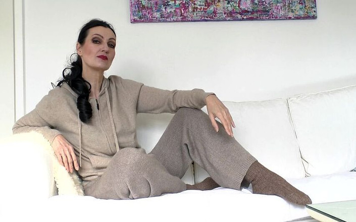 Lady Victoria Valente: कश्मीरी स्वेटर प्यार और सौतेली मम्मी की स्वेटर महिला Victoria valente पर वीर्य