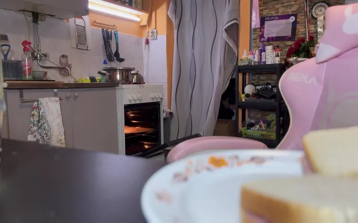 Cuteblonde666: Custom Girlfriend Experience Coffee and Sandwich