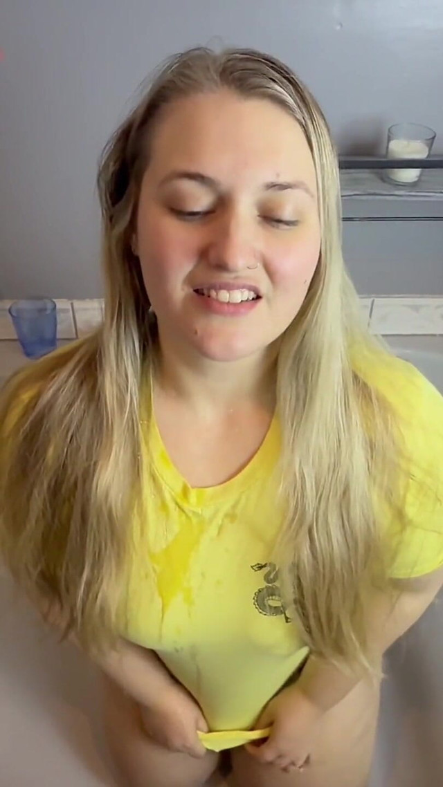 Daddy Showers Me in Pee: ) (Daddy's Little Sluts)