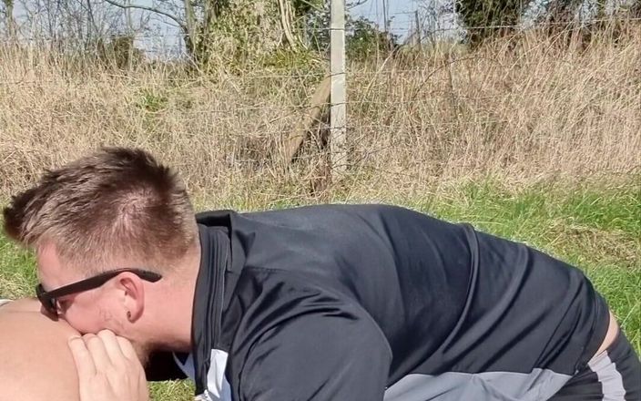 gaynaughtywelsh: Ngentot saudara tiriku yang semok di hutan