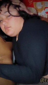 Chichona mă suge adânc, vecina mea de 18 ani îmi oferă o mamă vitregă super bogată