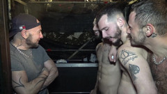 Fun raw sex with straight curious: 4142 Igor Luciso İspanya arka odasında 2 kötü adam tarafından korunmasız sikiliyor