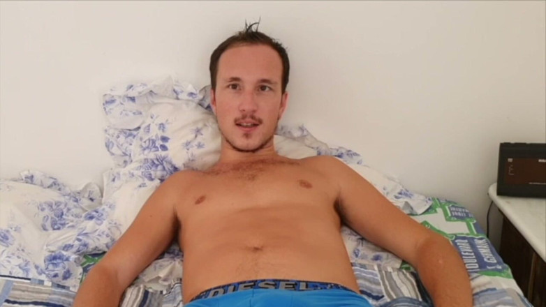 MACHO FUCKER FROM SPAIN: Een Latino schoonheid neukt een Fransman