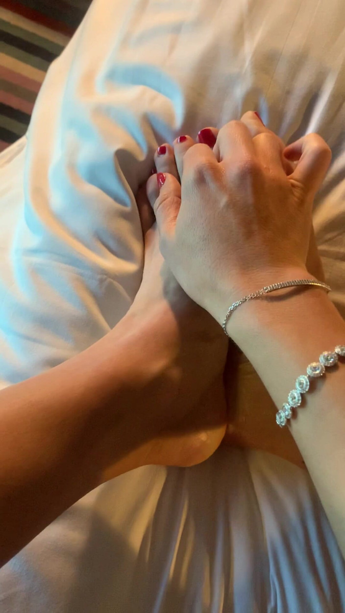 CALLIE ROKS: POV Self Foot Worship