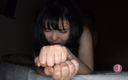 JAV Amateur: Азіатська дівчина з чорним волоссям отримує пестощі пальцями і трах у ванні