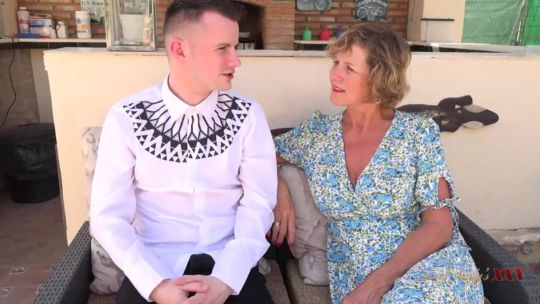 Aunt Judy's XXX: AuntJudysXXX - Busty Mature Cougar Mrs. Moly Seduces the Resort Bartender