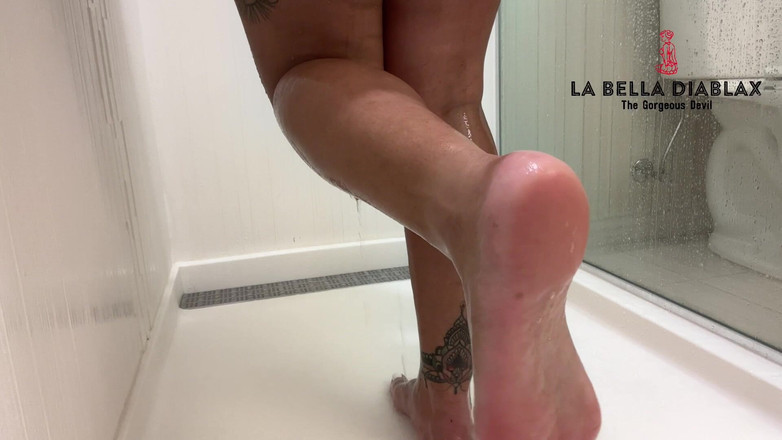 LaBellaDX: Nỗi ám ảnh bàn chân &amp; duy nhất