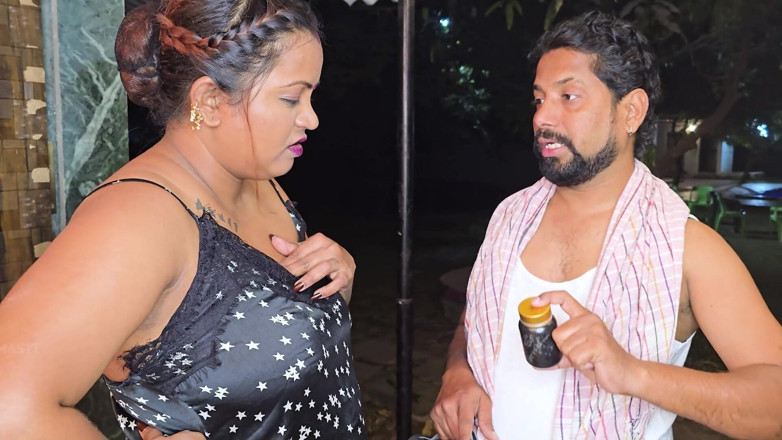 Aaka: bhaartiy desi hot bhaabhi ki maalish ke saath hot chudaee