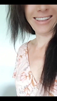 니콜이 너무 발정난 동안 나는 새로운 비디오를 편집하고 있어