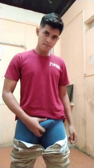 Chicos Virales: Horny teen boy on he worked