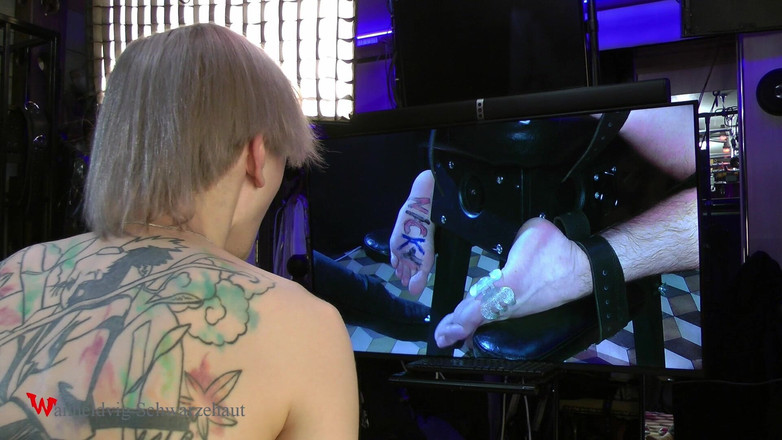 Wanheldvig: Nicky hororové nohy lechtající