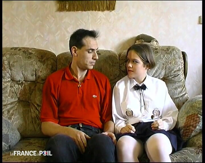 French Family Secrets: Une célibataire se fait sucer par son prof de maths