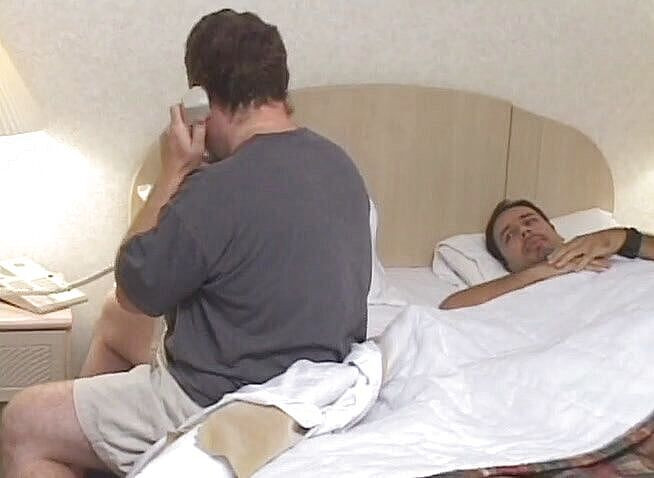 Latin Bang: Femeie latino dolofană cu sex în trei uriaș