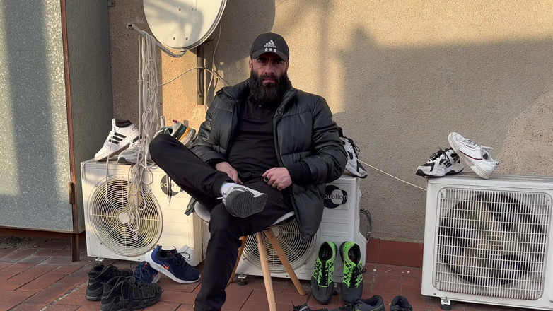 The Bearded Master: Trampki i fetysz stóp. Brodaty Mistrz i Kike Gil.