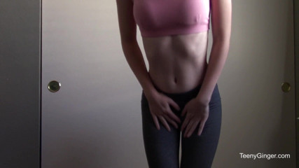 Teeny Ginger: 스트립과 3 오르가즘