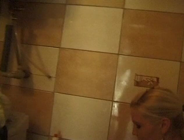 Flash Model Amateurs: Big titted blonde is taking a shower
