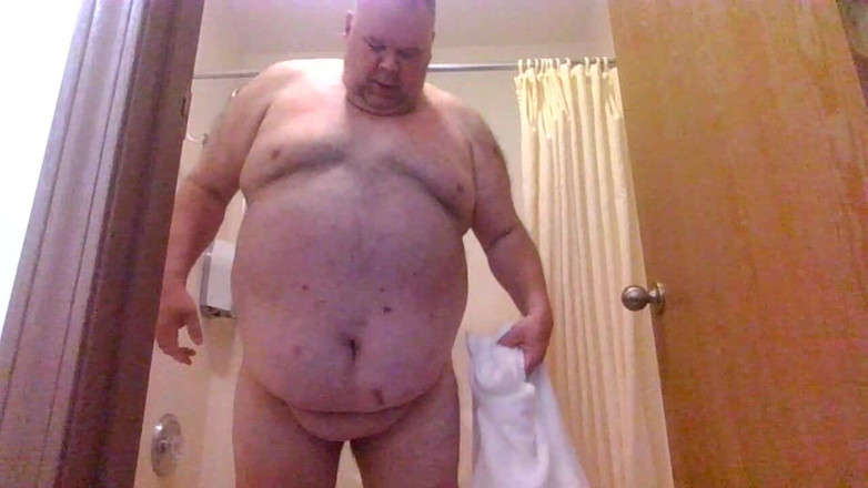 Gaydaddy2021: Doccia e rasatura