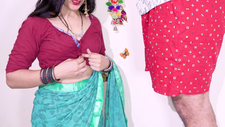 Your Priya: Екстремально туга дупа сердитої тітоньки має роман із сусідським хлопцем під час ремонту розлому електрика